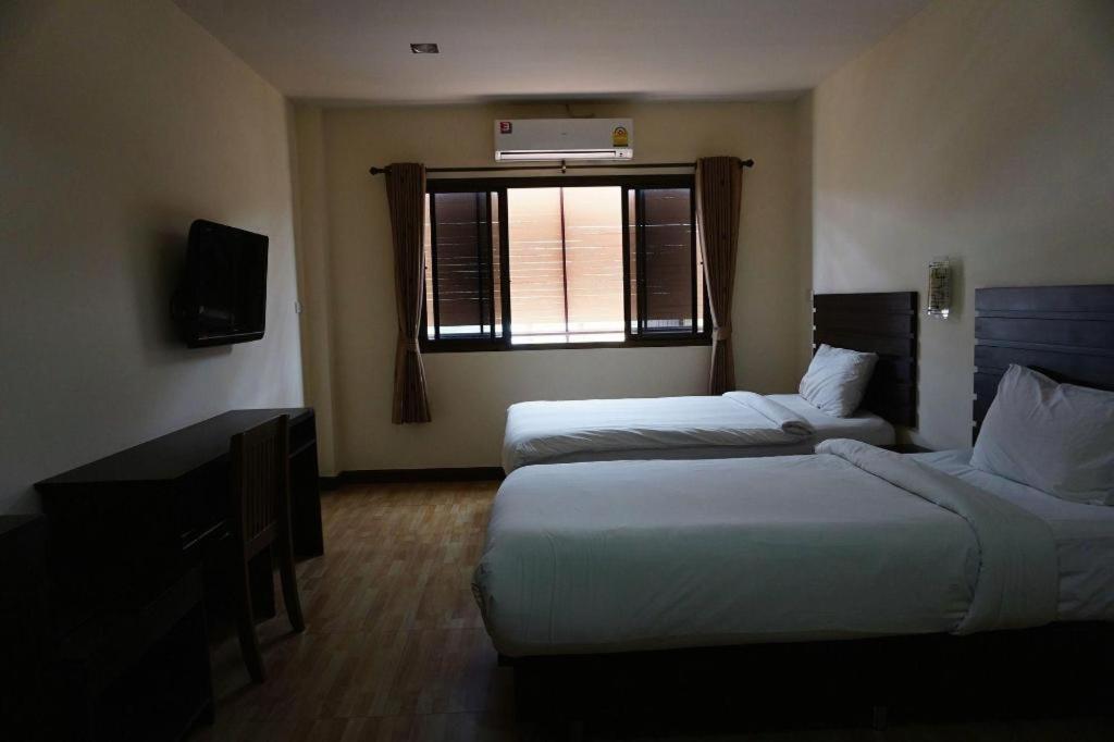 Ponburi Hotel Нан Экстерьер фото