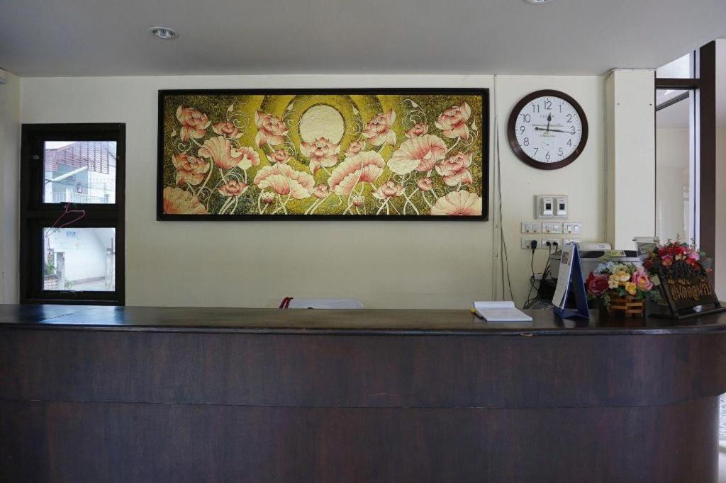 Ponburi Hotel Нан Экстерьер фото
