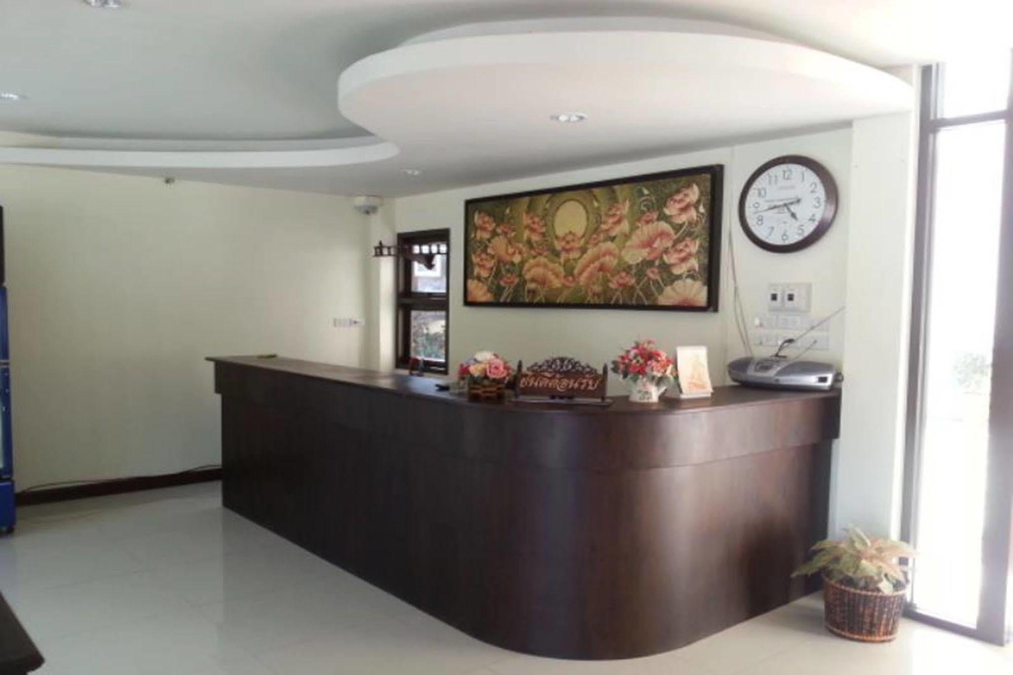 Ponburi Hotel Нан Экстерьер фото