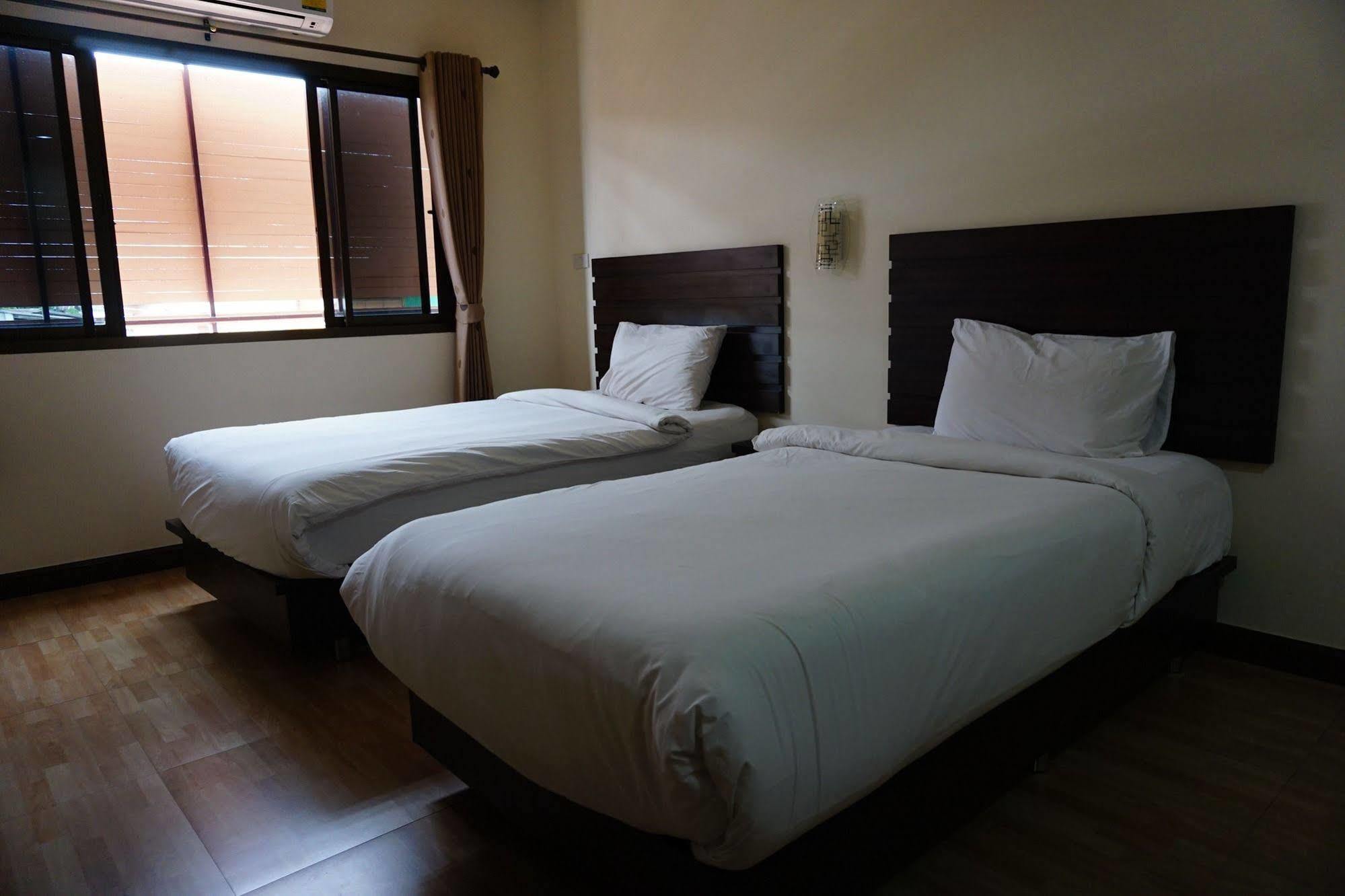 Ponburi Hotel Нан Экстерьер фото