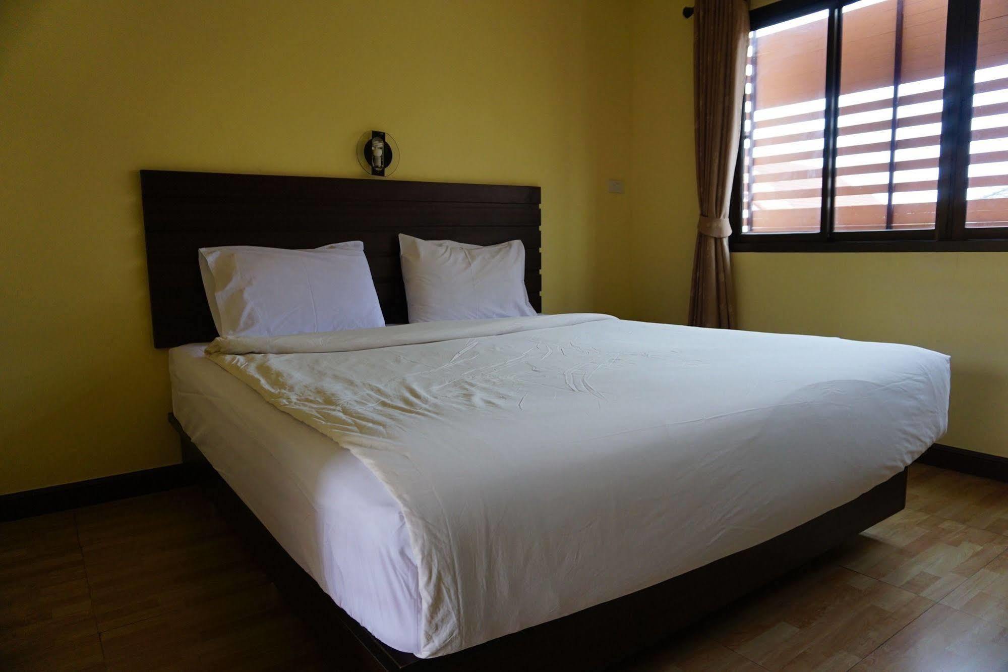Ponburi Hotel Нан Экстерьер фото