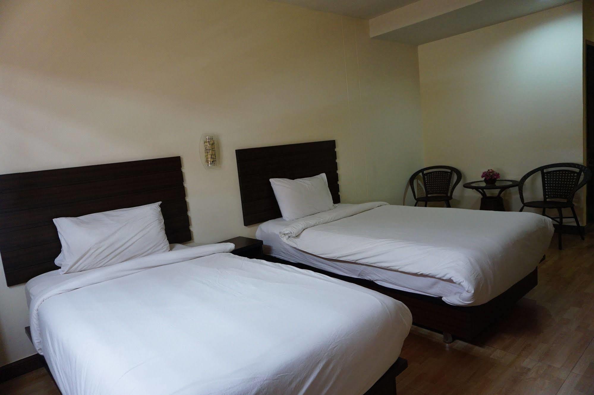 Ponburi Hotel Нан Экстерьер фото